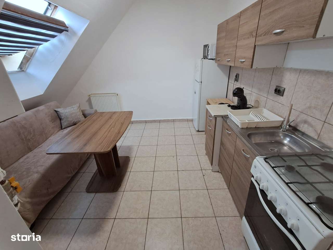 Apartament 1 camera la mansarda cu parcare situat la etajul 3/4-4