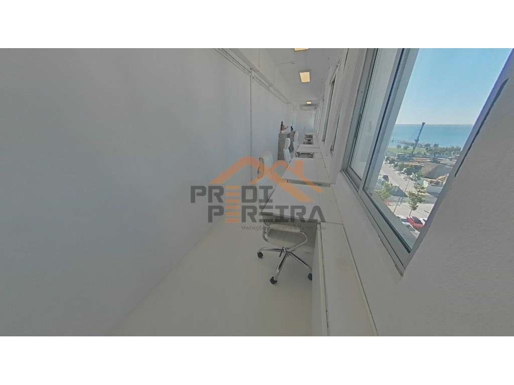 Workbenches em sala com vista Rio - Grande imagem: 3/16