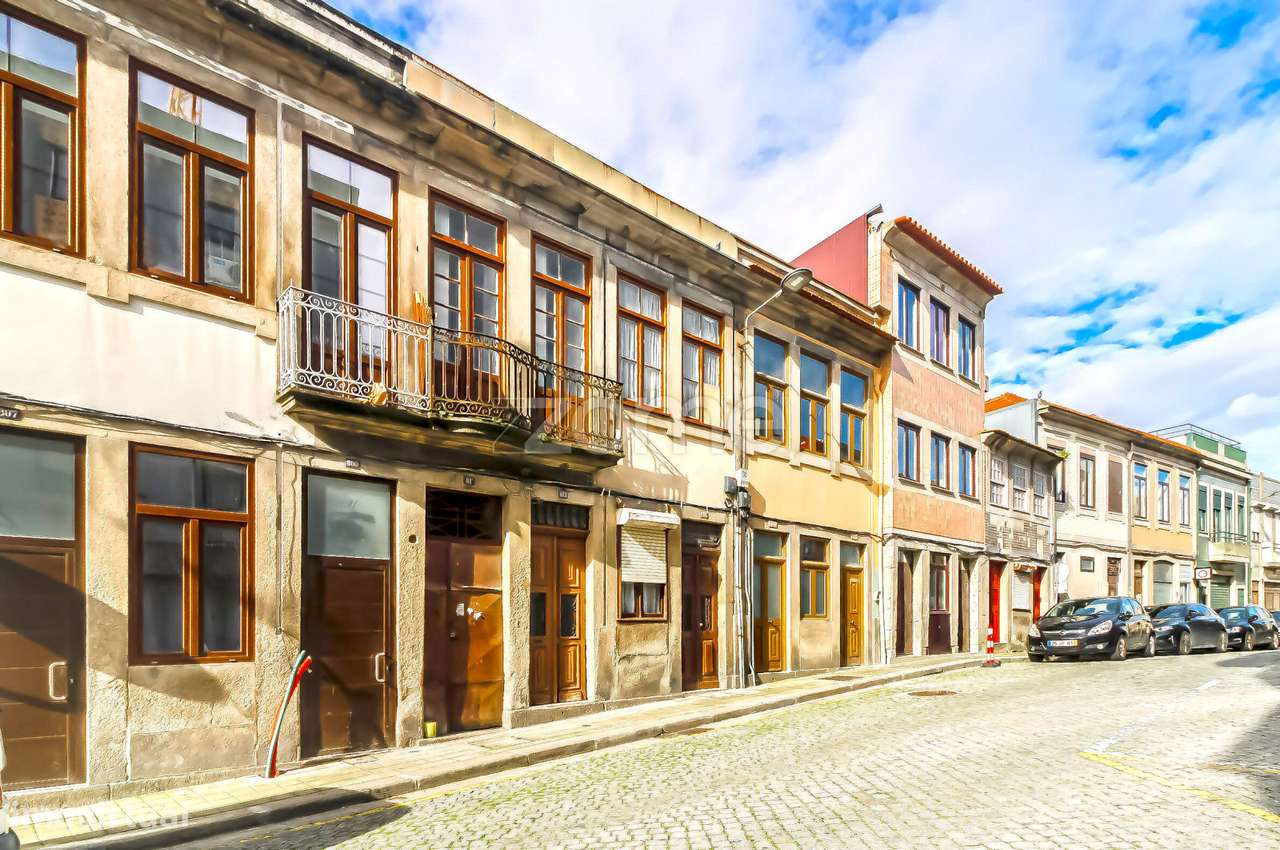 Moradia T6, na Rua do Bonjardim, com Projecto de reabilitação - Por... - Grande imagem: 2/34