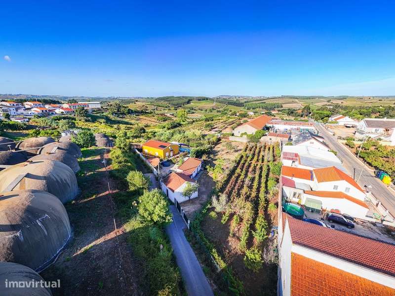 Armazém com Potencial para Moradia no Centro do Cadaval!-24