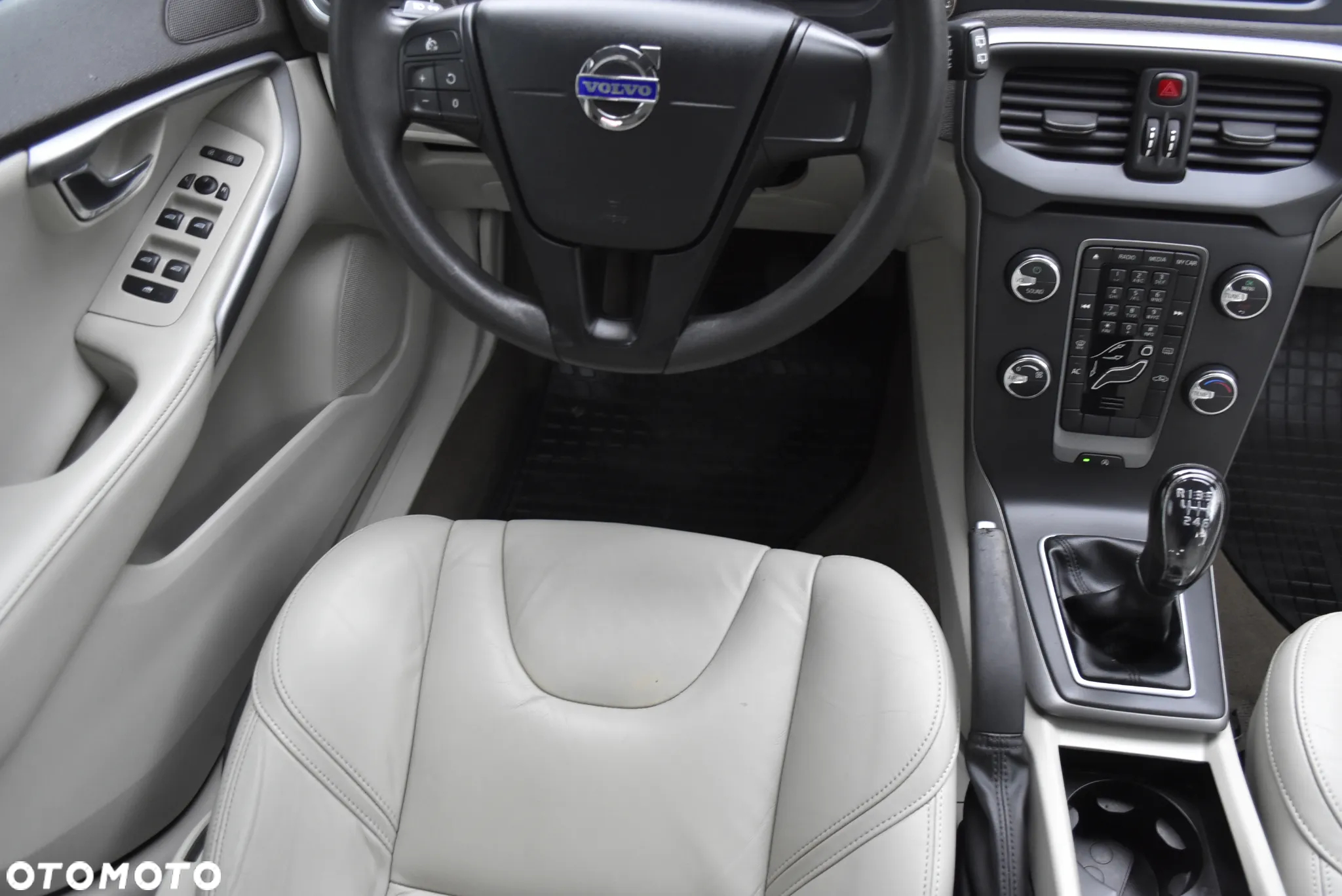 Volvo V40 D2 Base - 10