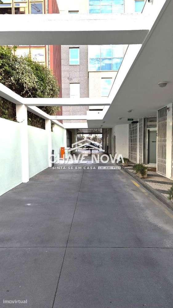 Loja/Escritório na Avenida da Boavista  com 1 lugar de garagem - Grande imagem: 4/24