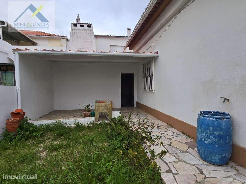 Moradia isolada com garagem na Quinta do Conde-32
