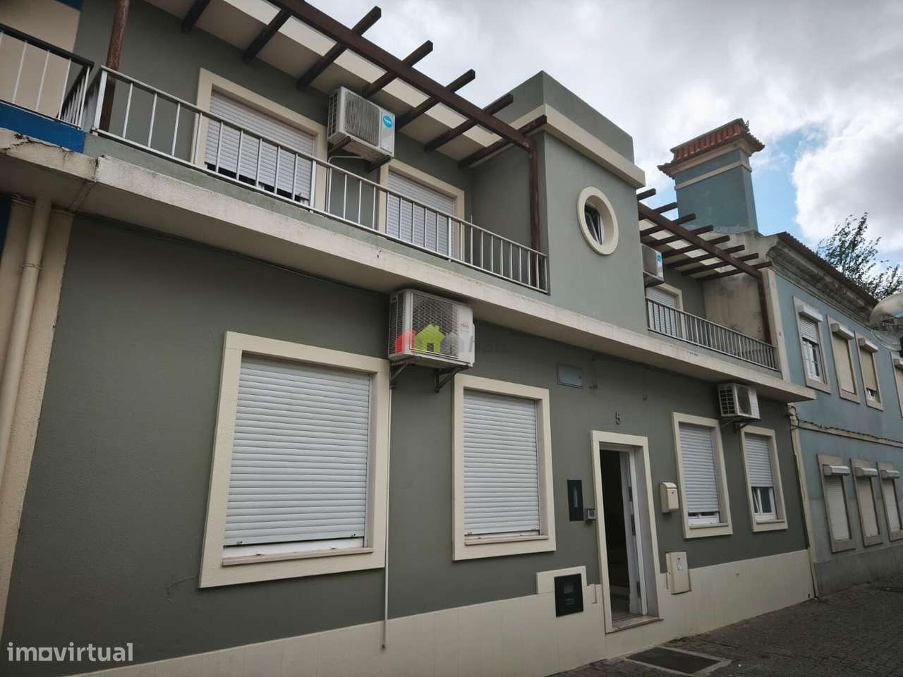 Moradia T4 com Piscina no Centro Alhos Vedros-42