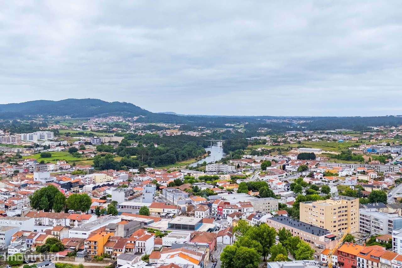 Trespasse de Conceituada Loja de Roupa Infantil no Centro de Barcelos-27