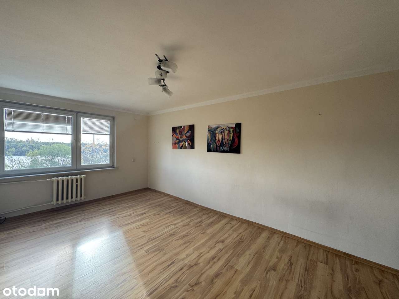 Mieszkanie na pierwszym piętrze w niskim budynku-2