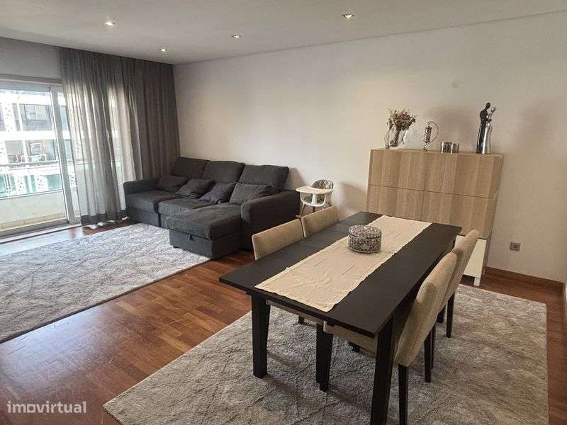 ->Apt. T2 | Rio Tinto | Varandas | Suite | Elevador | AC | Placa Solar - Grande imagem: 2/12