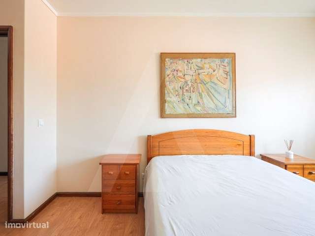Apartamento T1+1 com arrumos e lugar de garagem em Mafamude!-12