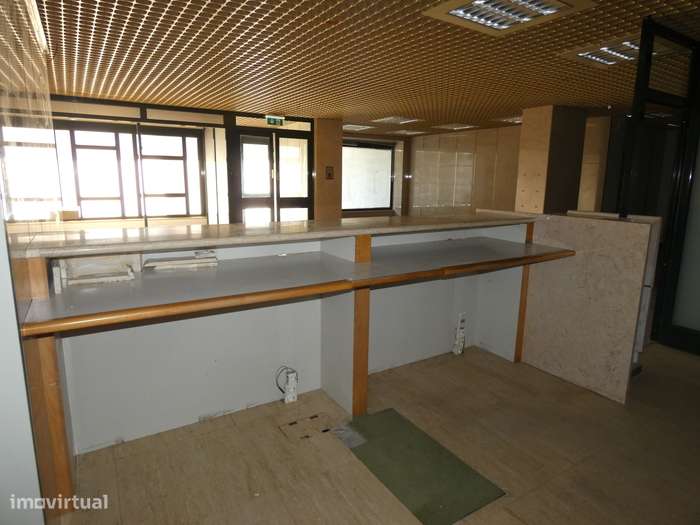 Loja no Centro de A dos Cunhados  com 215 m² - Grande imagem: 4/23