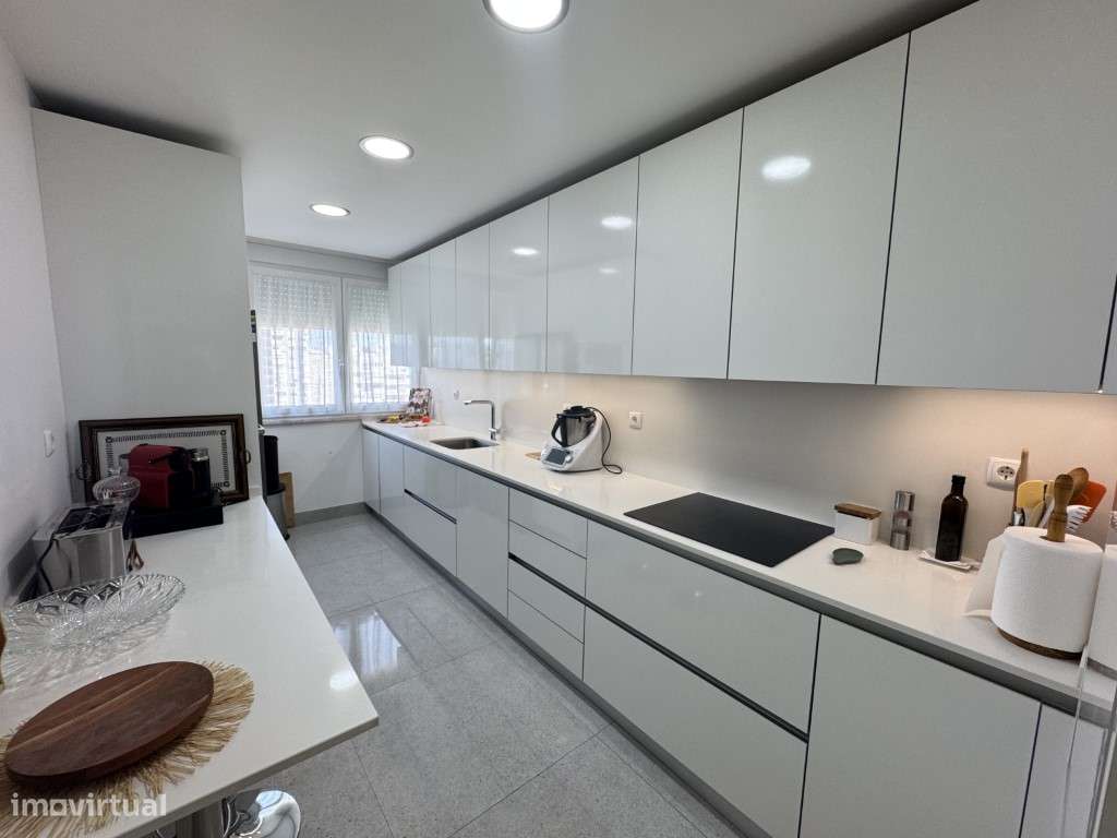 T4 Totalmente remodelado em Alfornelos - Junto ao Metro - Grande imagem: 2/16