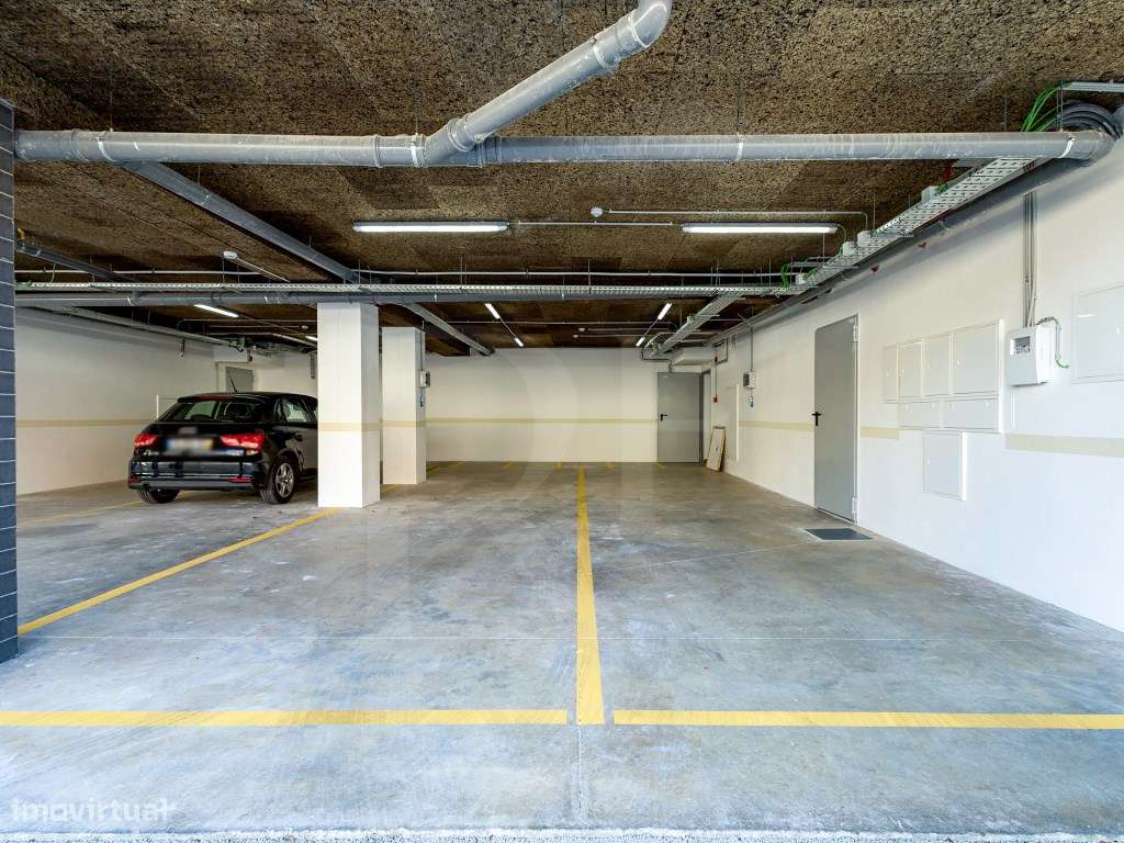 T3 Duplex a estrear com terraços e piscina no Estoril-23