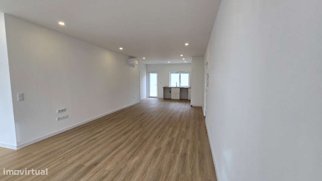 T2, novo, 2 casas de banho, terraço e garagem - São Mamede de Infesta. - Grande imagem: 2/20