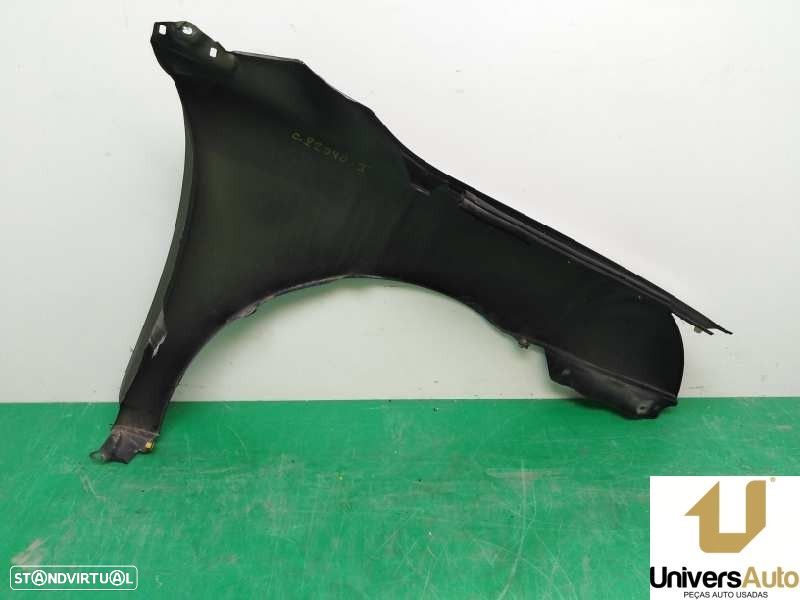 GUARDA-LAMAS FRONTAL ESQUERDO TOYOTA AVENSIS 2006 - - 1