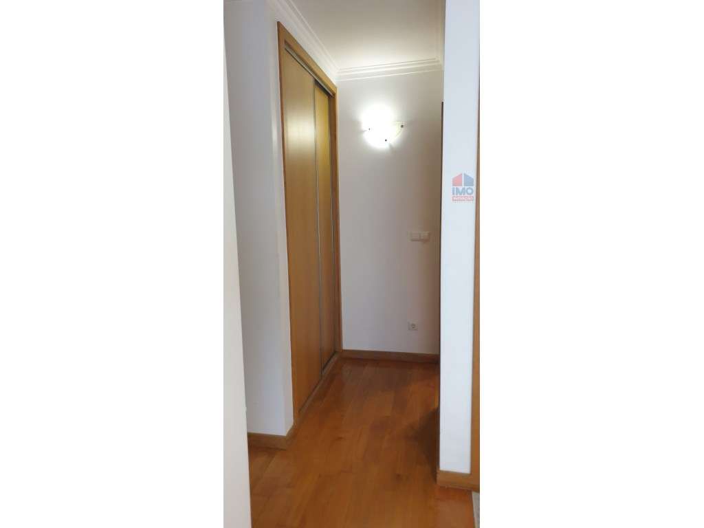 APARTAMENTO T3 COM 2 LUGARES DE GARAGEM NO CENTRO DE VILA REAL-5