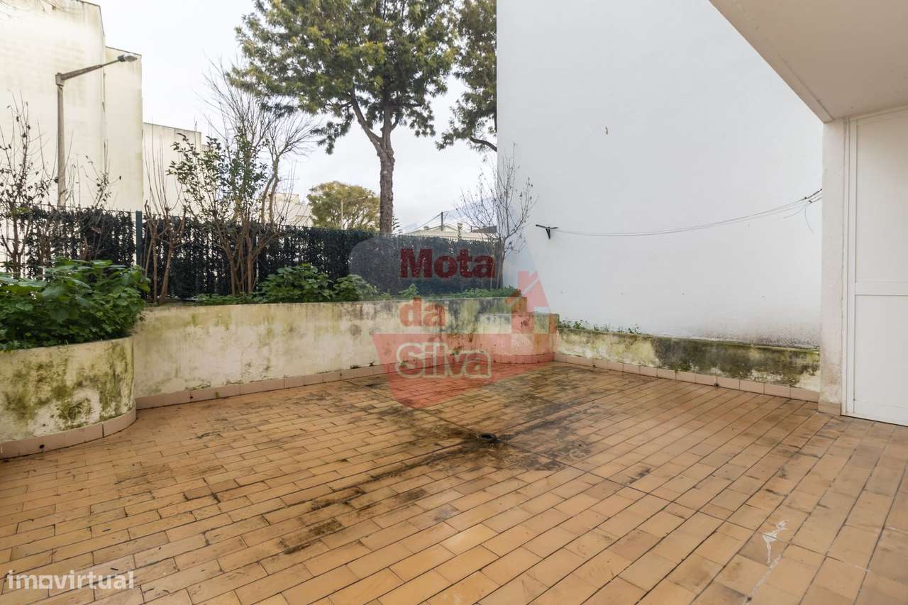 Excelente Apartamento 2 Assoalhadas no Funchalinho-15