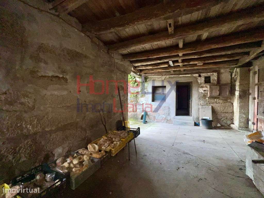 Terreno com Ruinas em Águas Santas-5