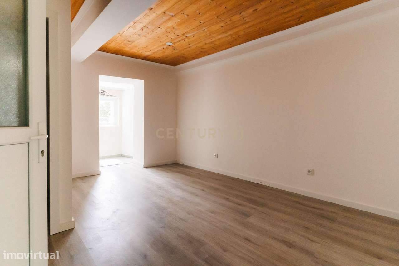 Arrendamento T2 remodelado e mobilado com terraço em Abrantes - Grande imagem: 3/19