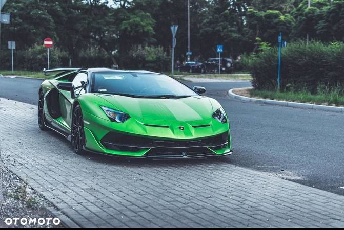 Lamborghini Aventador - 1