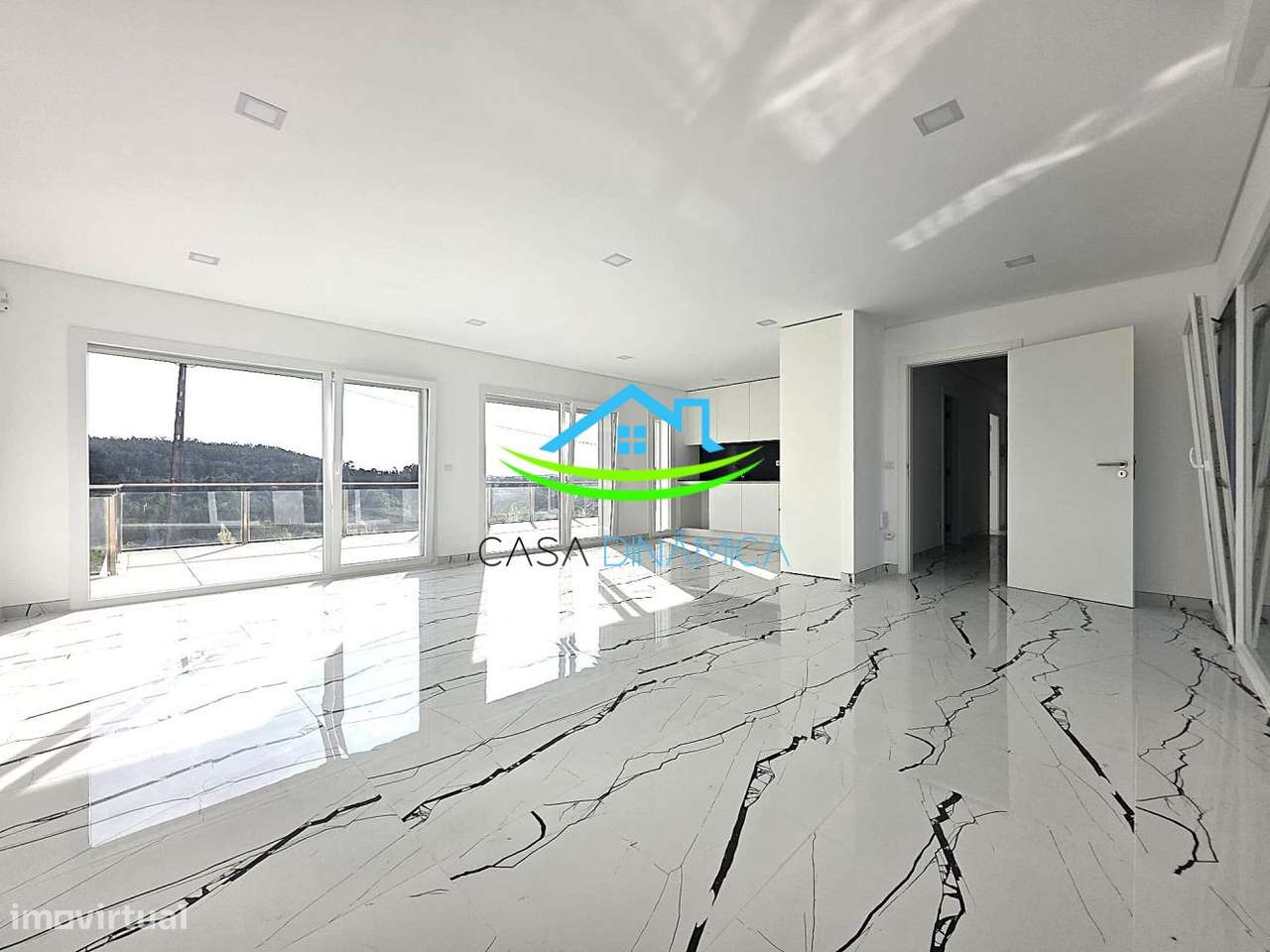 Moradia nova T4+1 com grande garagem e jardim - Grande imagem: 3/46