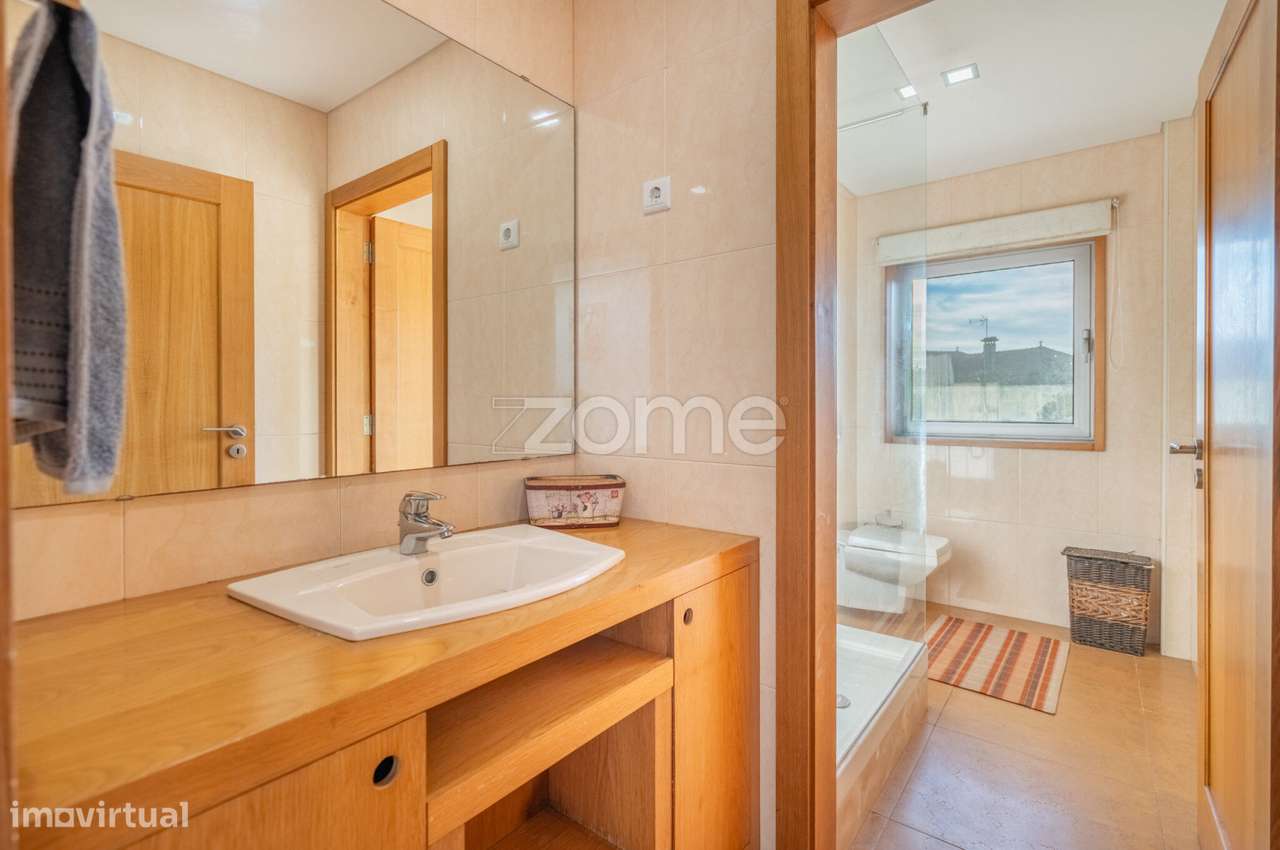 Moradia T4 com piscina | Esposende-12