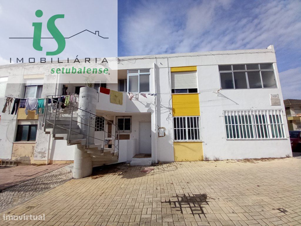 APARTAMENTO T4 NO MONTIJO (AFONSOEIRO) REMODELADO (R/C)