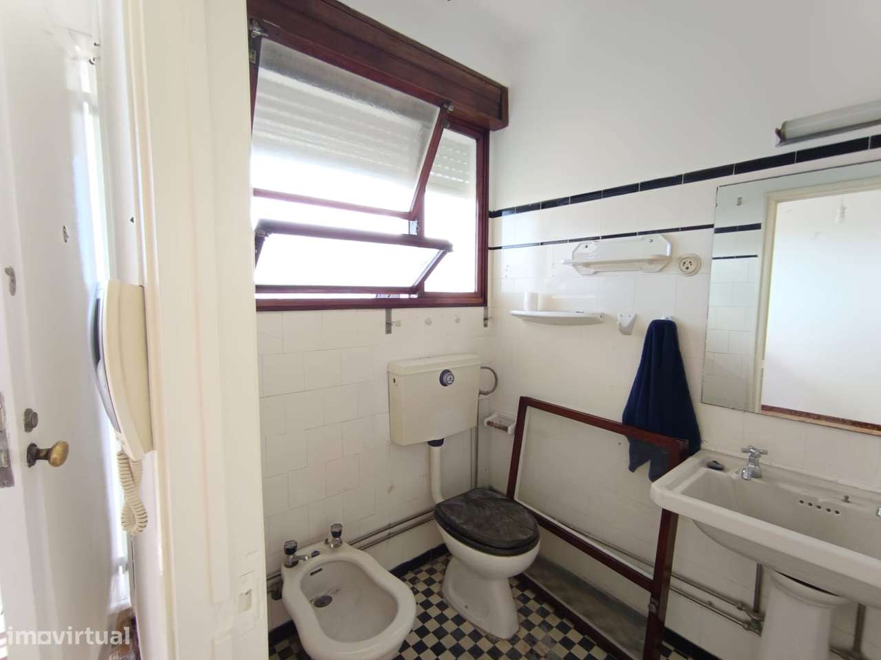 T0 c/ varanda renovado na baixa do Porto na Rua Fernandes Tomás - Grande imagem: 4/27