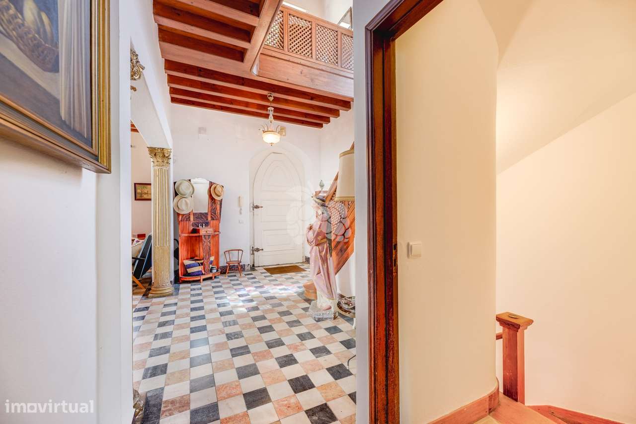 Moradia histórica T6  em Sintra com jardim, piscina e garagem-24