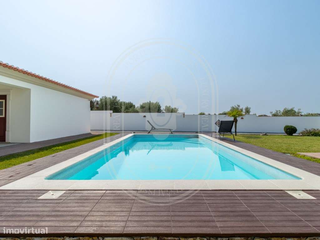 Moradia de Luxo T4+2, Remodelada, Mobilada, Piscina, Salão de Jogos...-48