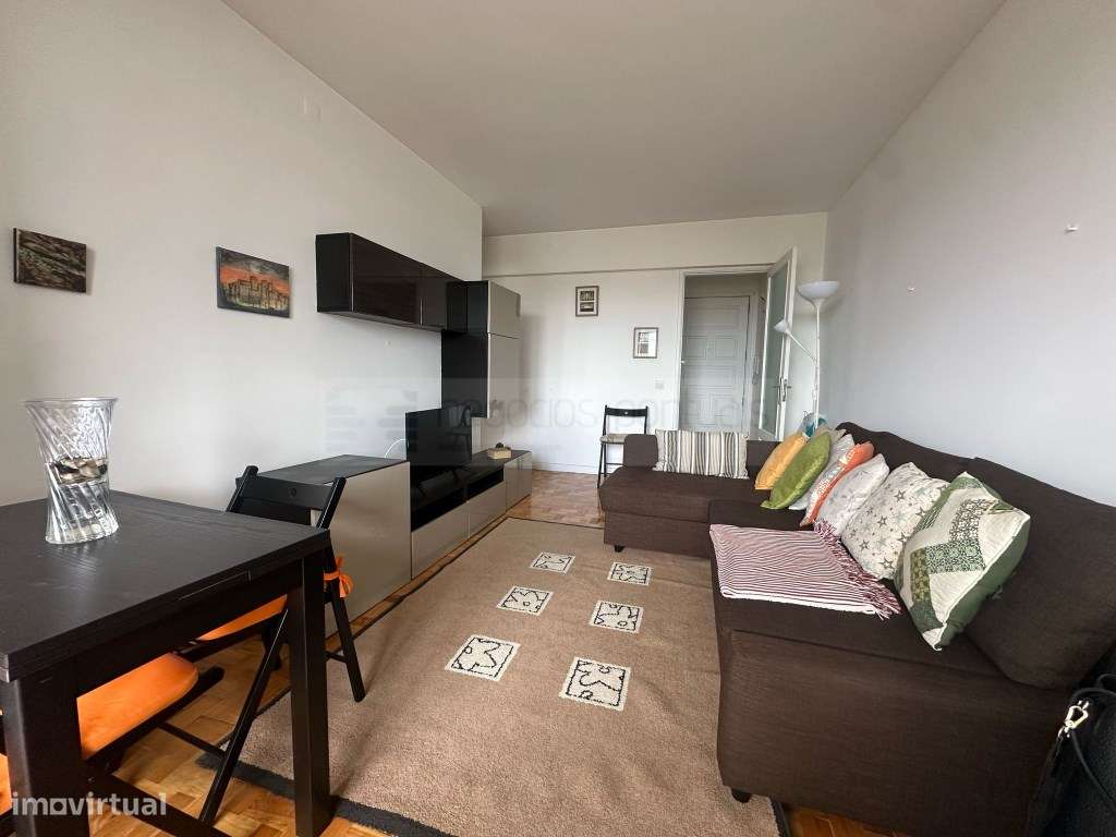 Apartamento T1+sotão - Mobilado e equipado disponível para visita - Grande imagem: 2/19