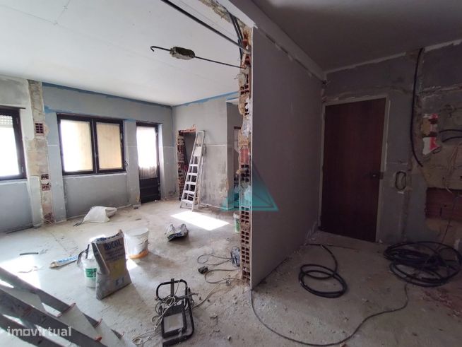 NOVIDADE * * T2 TOTALMENTE REMODELADO * * QUINTAL-11