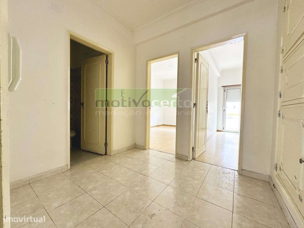 Apartamento T2 em remodelação total, na Figueirinha, Oeiras-4