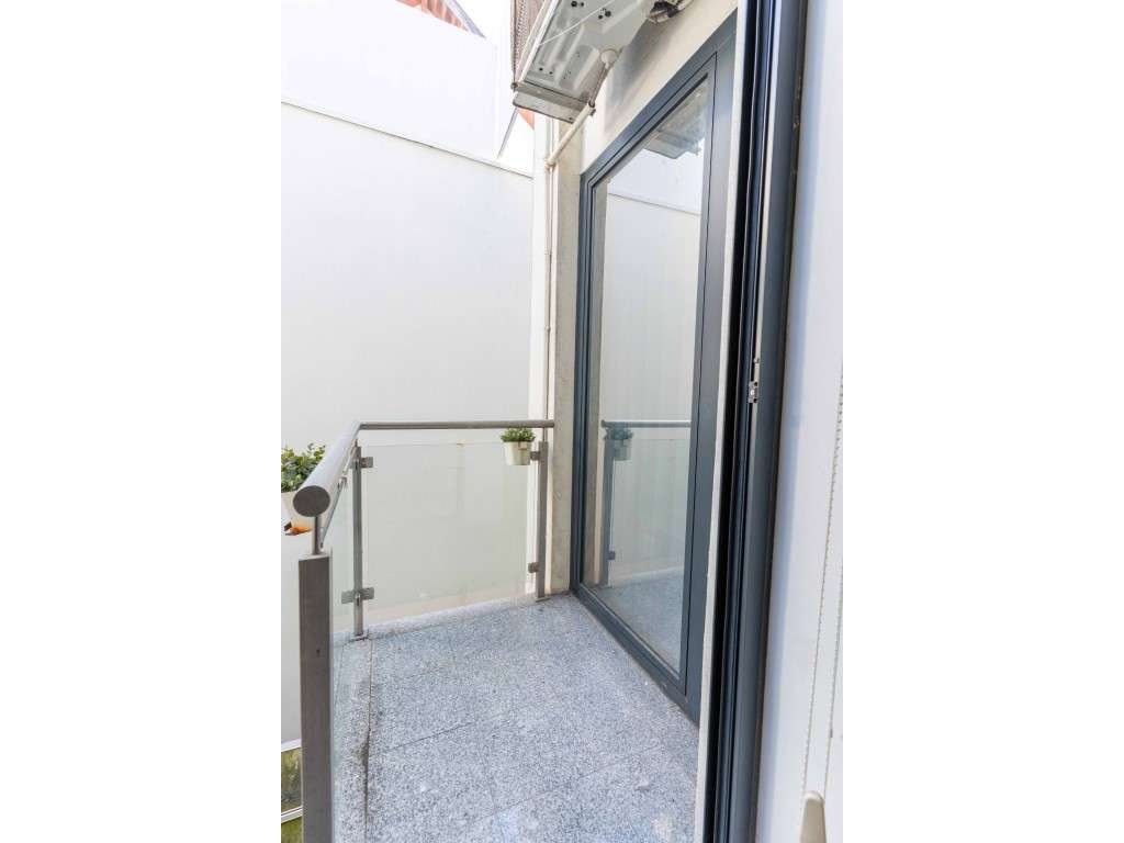 T0 com Varanda - 1.º Andar-8