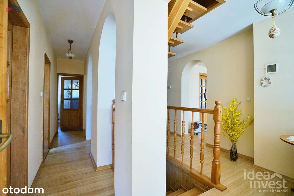 Duży dom w zabudowie bliźniaczej z potencjałem-14