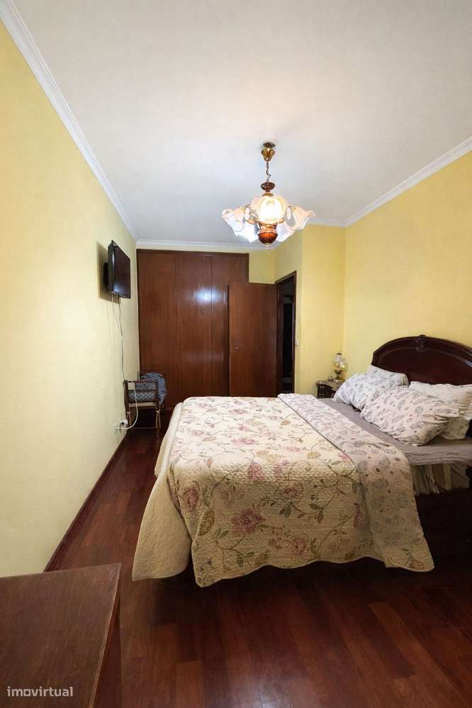 Apartamento T2 | Lugar Garagem | Elevador | São Cosme | Exclusivo-12