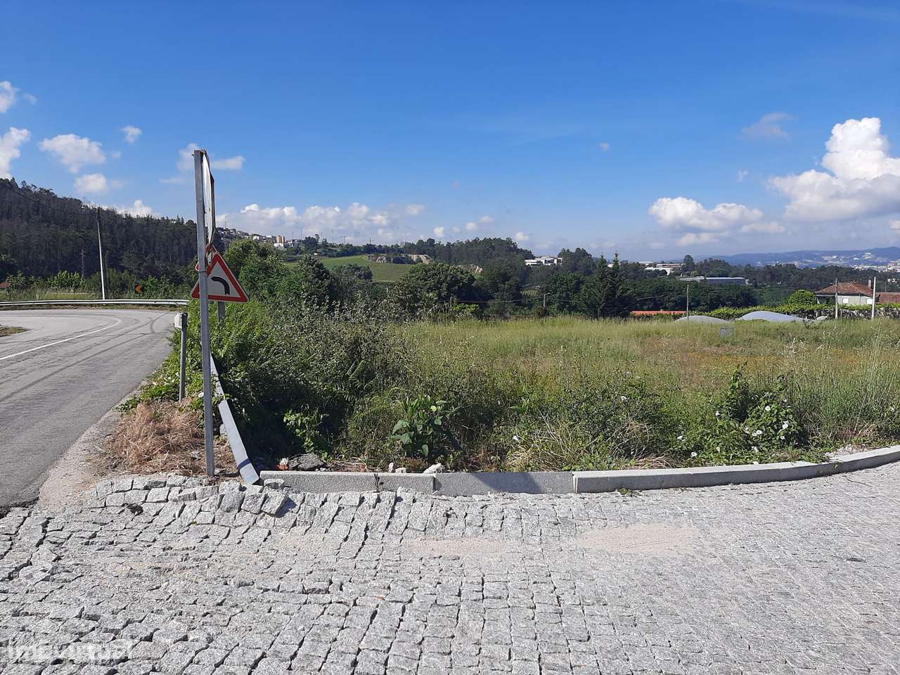 Vende Terreno Junto estrada nacional Bustelo-8