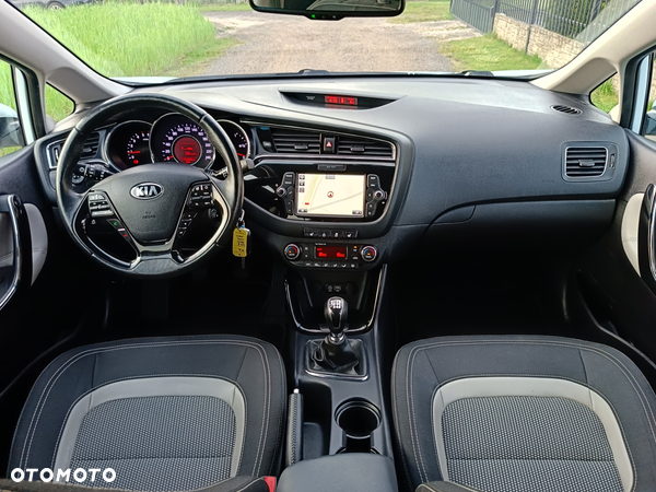 Kia Ceed 1.6 CRDi 136 ISG SW Platinum Edition - 27