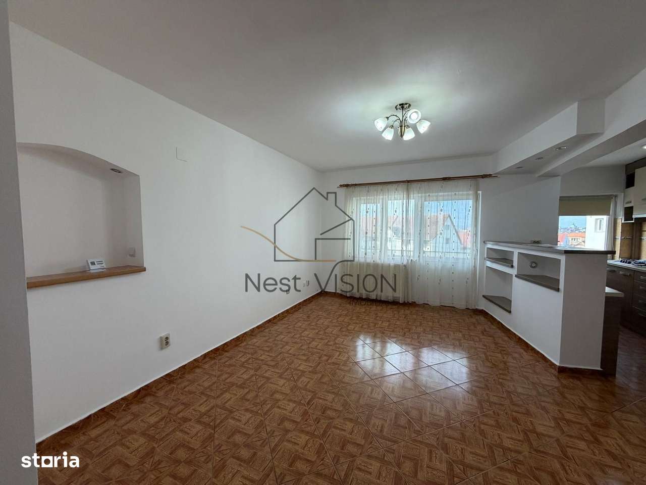 Apartament spațios cu 4 camere cu garaj - zona Ștrand-3