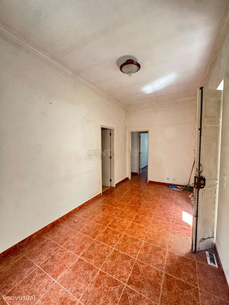 MORADIA PARA OBRAS TOTAIS EM CARNIDE-18