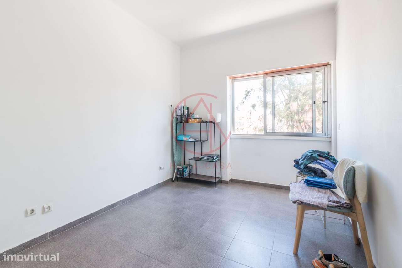 Oportunidade à Sua Porta: T2 na Avenida do Bocage!-10