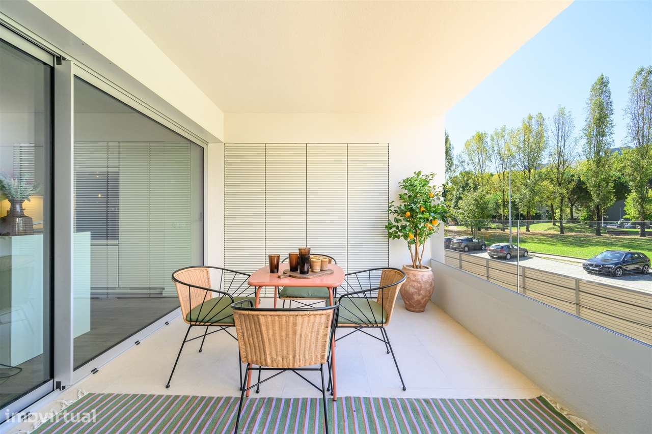 Apartamento T2 no 8.º Andar c/ Varanda Sul/Poente, Garagem e Arrumo em - Grande imagem: 5/27