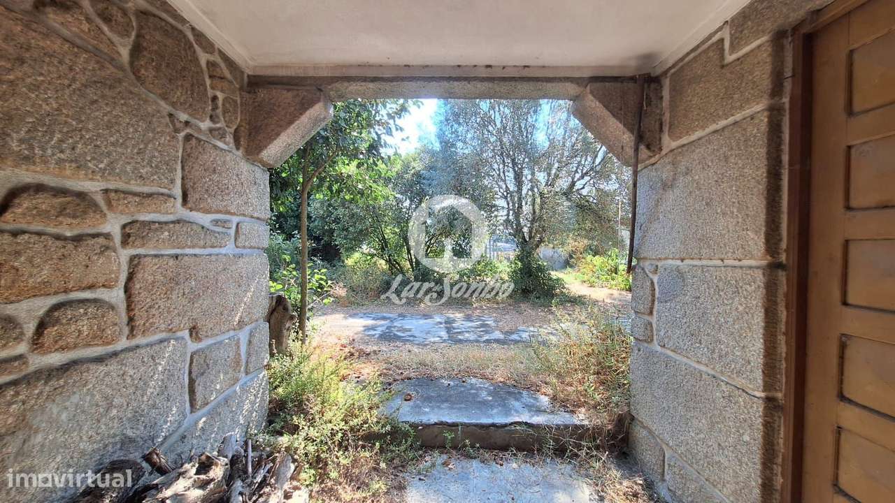 Quinta com 2 moradias e terreno de 5.250m2 em Ruivães - Grande imagem: 2/24