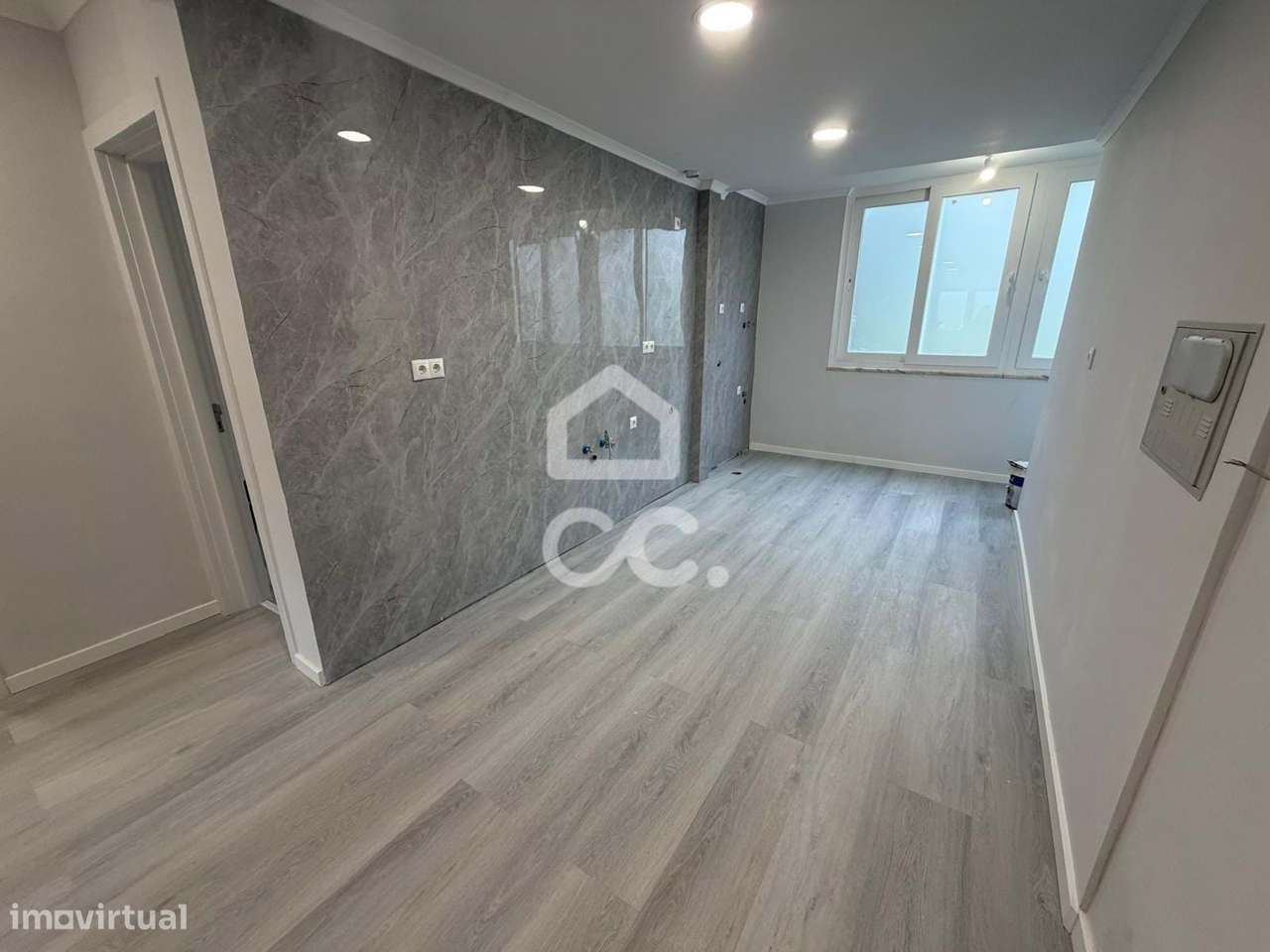 Apartamento T2  totalmente renovado em Benfica-0