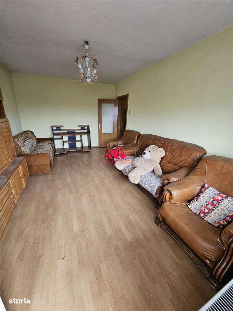 Apartament 3 Camere Decomandate - Imagine principală: 4/5