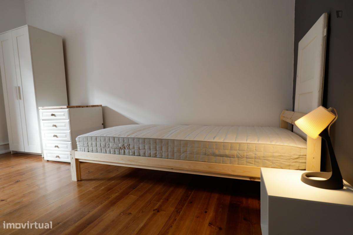 Quarto - localizado em Olaias Lisbon - Grande imagem: 5/8
