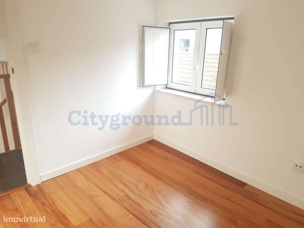 Apartamento T3 Duplex com vista rio-8