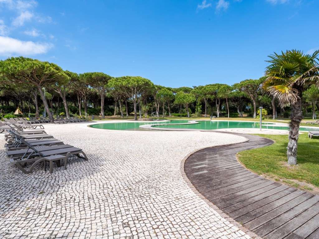Apartamento T2 em Resort 5* na Quinta da Marinha-1