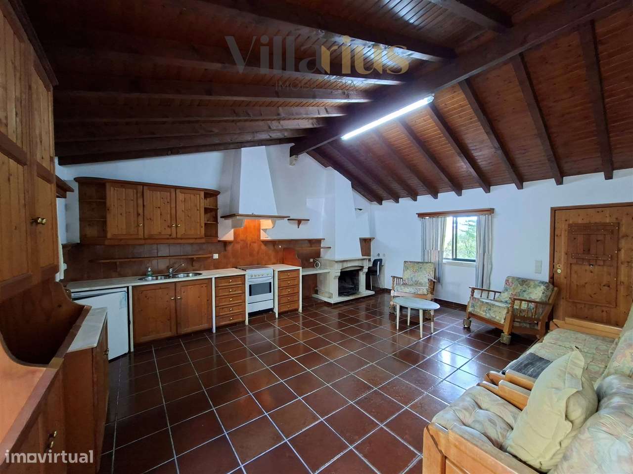 Moradia Térrea com Terreno Extenso a 3 min de Alverangel-9