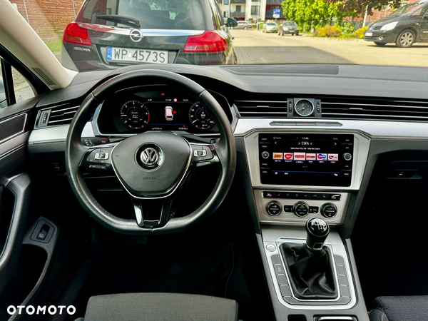 Volkswagen Passat - 32