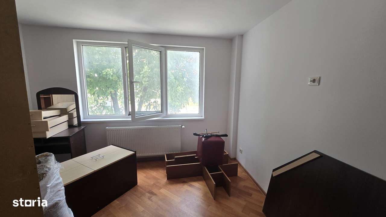 Vand 2 camere et 1,zona centrala-3