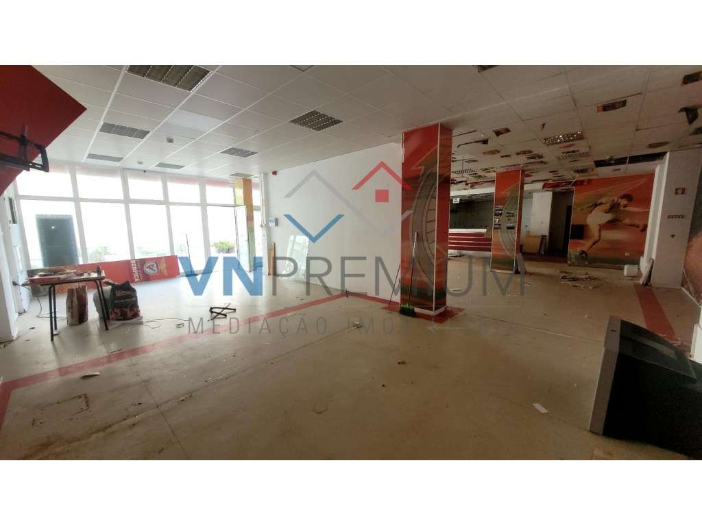 Excelente loja para recuperara poucos passos da Praia do Ouro-10